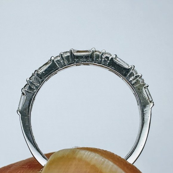 14K white gold 0.6ct E/VS1 Baguette Round Brilliant Diamond band sz6 1.5gm - Picture 8 of 8